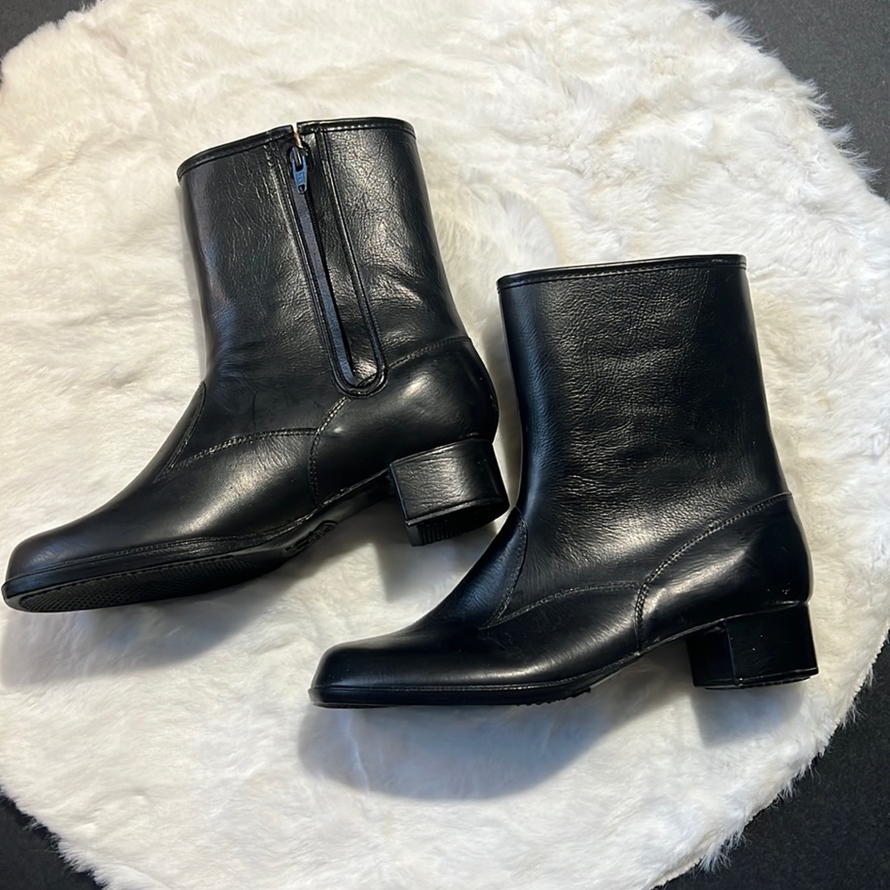 Vintage 60s Mod Fleece Lined Vinyl Black Boots